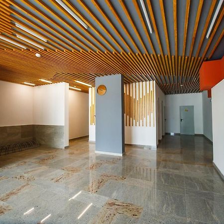 Spacious & Bright 2 Bedroom Central Apartment Орадеа Екстериор снимка