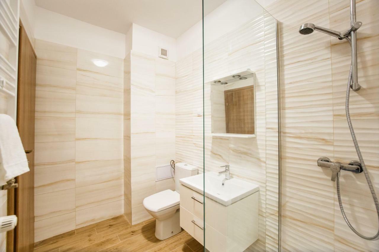 Spacious & Bright 2 Bedroom Central Apartment Орадеа Екстериор снимка